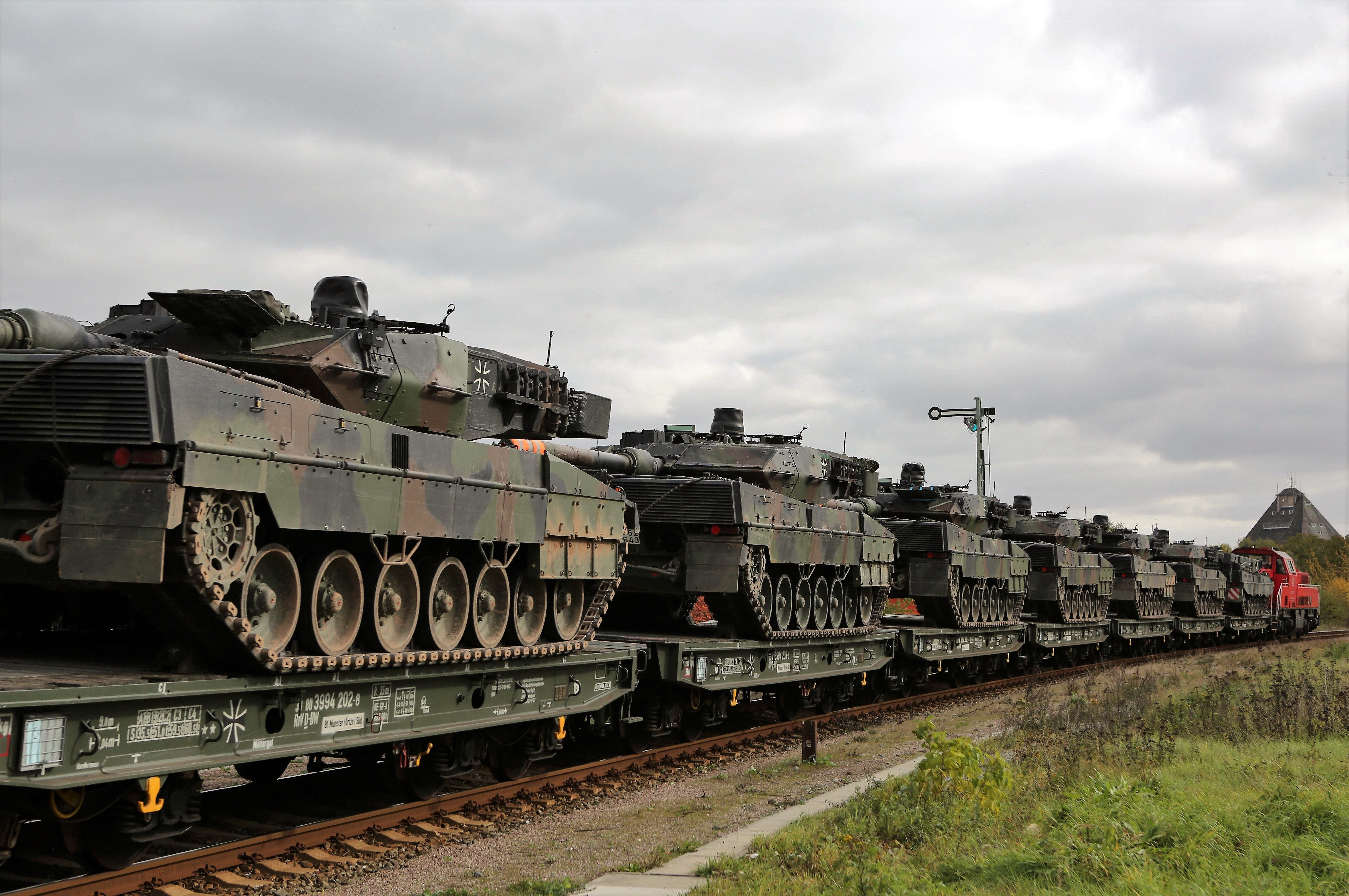 Deutsche Panzer sollen NATO-Speerspitze bilden! Panzerkommandeurin Lisa R. bald an der Ost-Front?