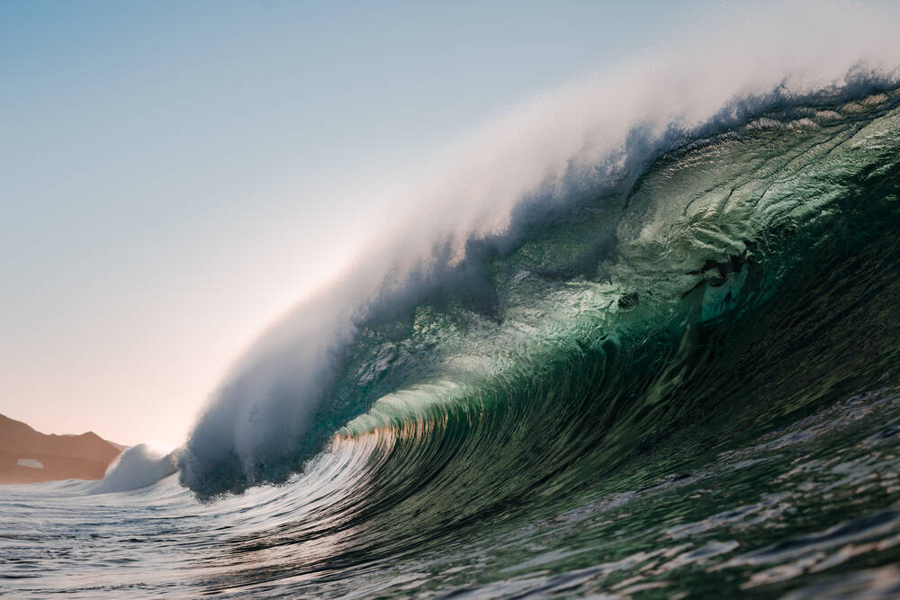 Huge Wave Sweeps Tourists into the Sea! Spanish Holiday Island Becomes a Nightmare